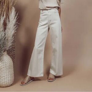 Wide led frayed beige jean